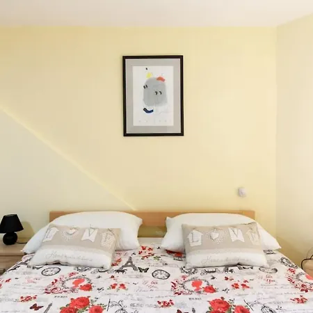 Apartment Stunning 1-Bed Apartment in Split