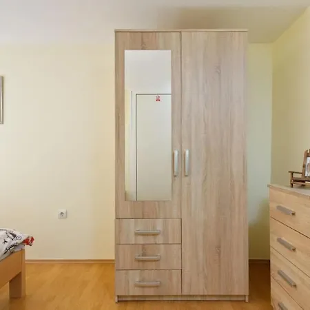Apartment Stunning 1-Bed Apartment in Split
